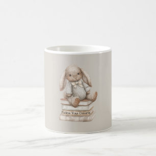 Häschen über Bücher Kaffeetasse