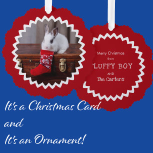 Hase auf antiker Truhe mit rotem Weihnachtsstrumpf Ornament Karte