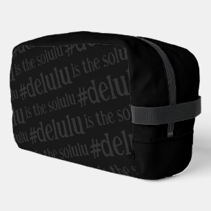 Hashtag # Delulu ist das Solulu Black auf Black Waschbeutel