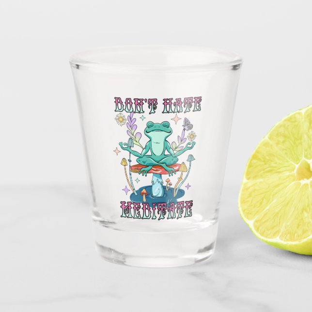 Hass nicht, meditiere schnapsglas (Vorderseite)