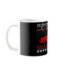 Hässlicher Weihnachtsdeutscher trägt Tasse zur