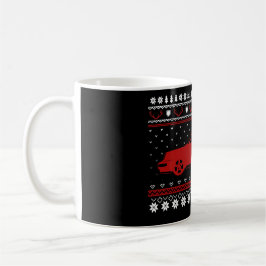 Hässlicher Weihnachtsdeutscher trägt Tasse zur