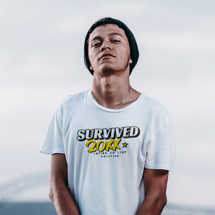 Hat 2025 überlebt. Versucht positiv zu bleiben lus T-Shirt