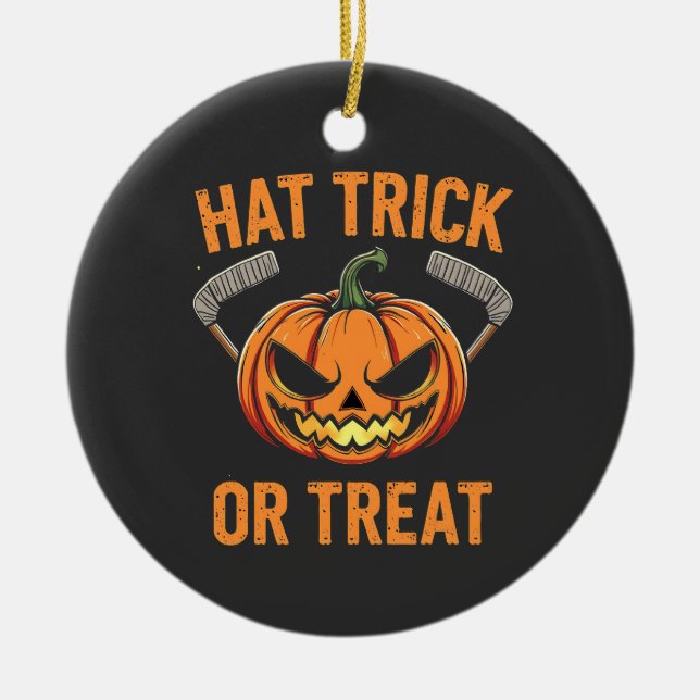 Hat Trick oder Treat Spooky Halloween Eishockey Keramik Ornament (Vorne)