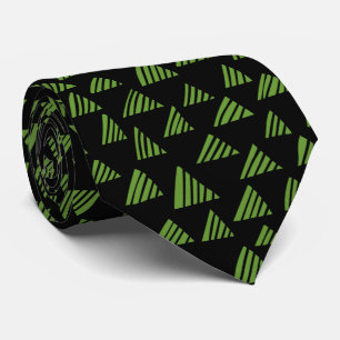 Hatched Triangle 250319 - Avocado Green on Black Krawatte