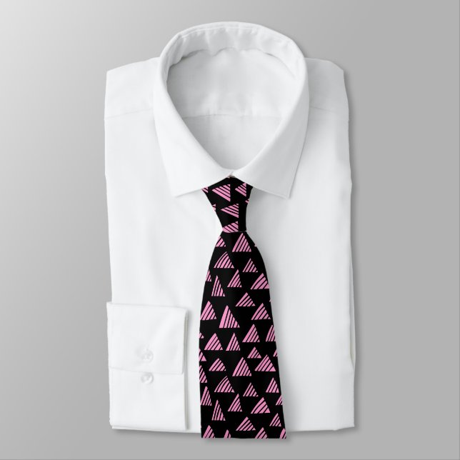 Hatched Triangle 250319 - Pink on Black Krawatte (Gebunden)