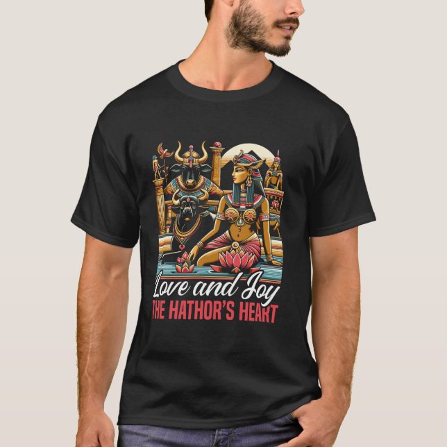 Hathor Egyptian Mythology Diety Pyramid Ancient Eg T-Shirt (Vorderseite)