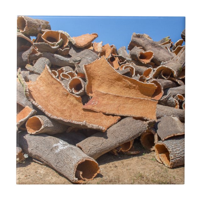 Haufen der Korken-Baumrinde als rohes material.JPG Fliese (Vorderseite)