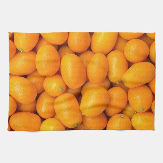 Haufen der orange japanischer Orangen im Handtuch (Horizontal)