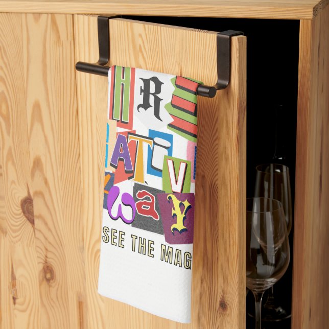 Häufig lachen - Positives Typografie Zitat Design  Geschirrtuch (Drittel gefaltet)