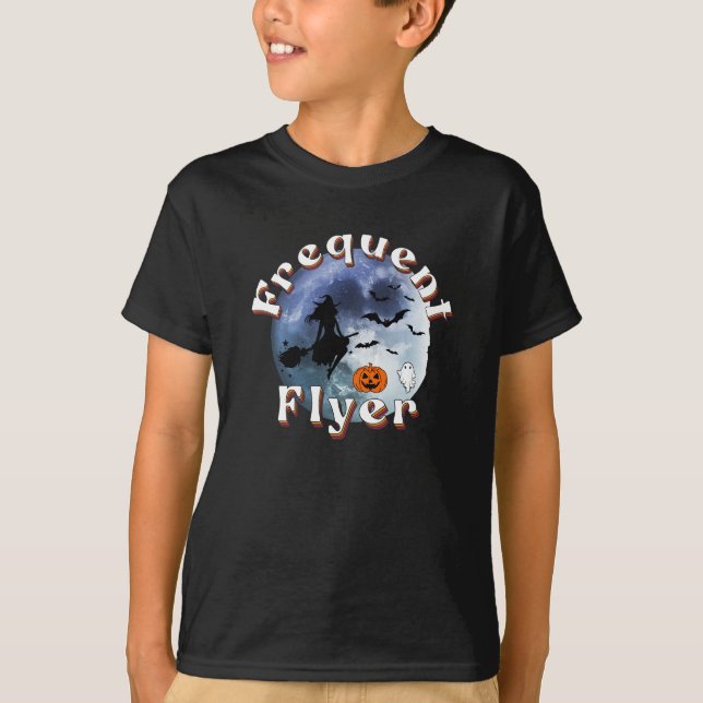 Häufiger Flyer Halloween Rotzspieß Broomstick T-Shirt (Vorderseite)
