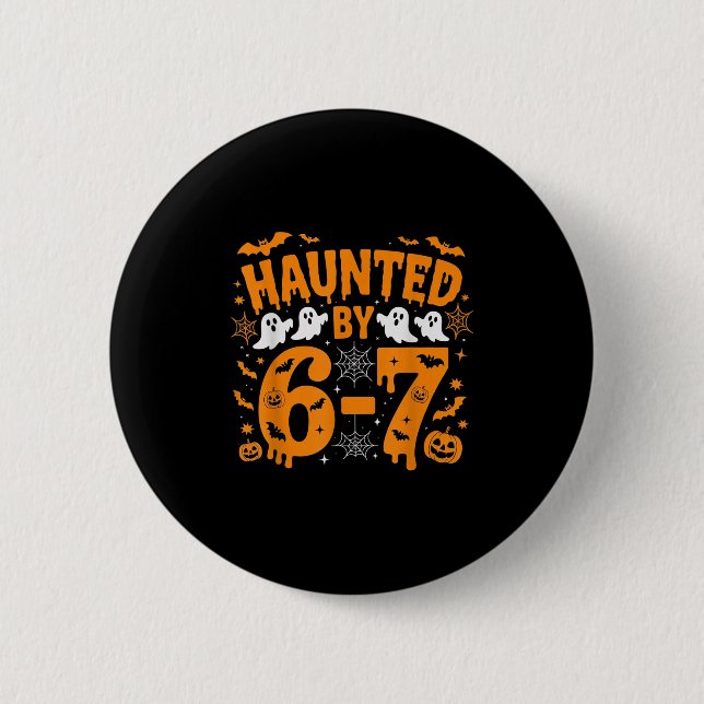Haunted By 67 – Funny Halloween Costume 6 7 Six Se Button (Vorderseite)