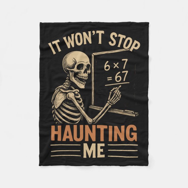 Haunted By 67 Skeleton Math Teacher Student Hallow Fleecedecke (Vorderseite)