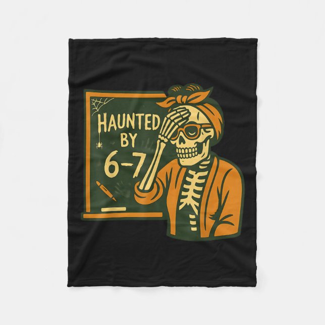 Haunted By 6-7 Funny Teacher 67 Halloween Skeleton Fleecedecke (Vorderseite)
