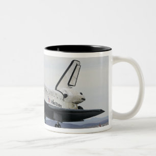 Hauptfahrwerk der Raumfähre-Entdeckung Zweifarbige Tasse