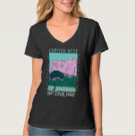 Hauptstadt Reef Nationalpark Utah Distressed Retro T-Shirt<br><div class="desc">Hauptstadt Reef Vektorgrafik Design. Der Park umgibt eine lange Falte in der Erde, bekannt als die Wassertaschenfalte, mit Schichten von goldenem Sandstein, Schluchten und markanten Felsformationen.</div>