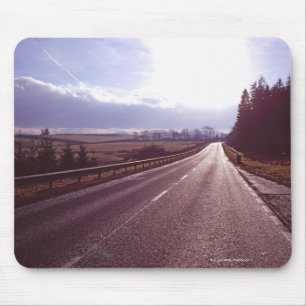 Hauptstraße mit niedrigem Winter Sun. Mousepad
