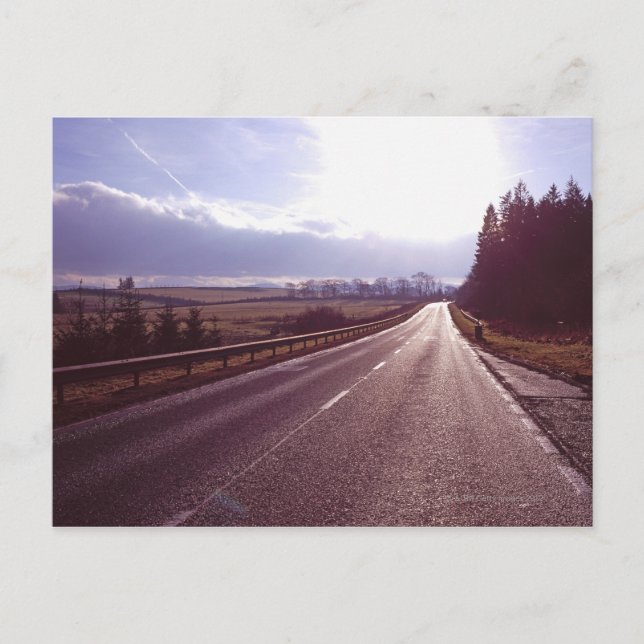 Hauptstrasse mit niedriger Wintersonne. Postkarte (Vorderseite)