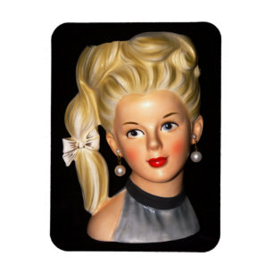 HauptVasensechziger jahre Mädchen mit Bouffant u. Magnet