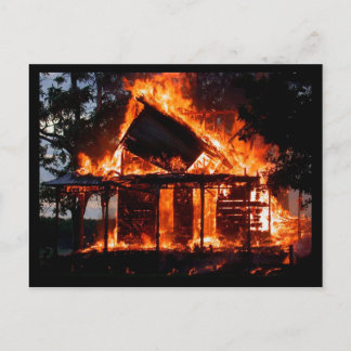 HAUS AUF FEUER POSTKARTE