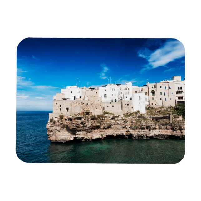 Häuser in Polignano a Mare auf einer Klippe in Pug Magnet (Horizontal)