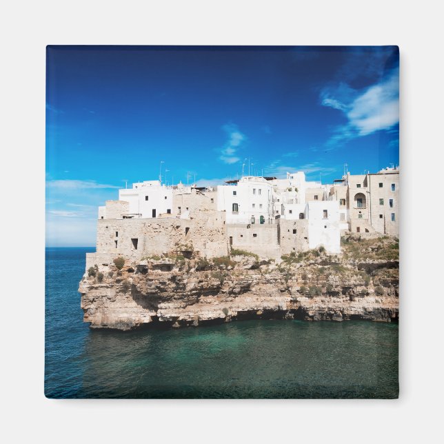 Häuser in Polignano a Mare auf einer Klippe in Pug Magnet (Vorne)