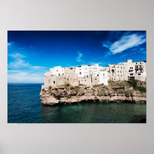 Häuser in Polignano a Mare auf einer Klippe in Pug Poster