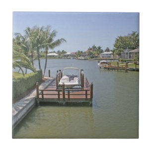 Häuser und Stege am Kanal Marco Island Florida Fliese