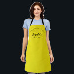Hausgemacht mit Liebe Custom Küche Gelb Schürze<br><div class="desc">Bist du bereit, ein paar köstliche Leckereien aufzubacken? Diese personalisierte Schürze ist perfekt für alle angehenden Bäcker da draußen. Mit der Phrase "Lasst uns backen" Set es den Ton für ein lustiges und kreatives Backerlebnis. Die Schürze ist in einer lebhaften, gelben Farbe zu sehen, die der Küche einen hellen Pop...</div>