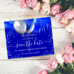 Haushaltsquinceanera königsblau Save the Date<br><div class="desc">Ein trendiger königsblauer Hintergrund mit königsblauen Tropfen,  Konfetti und Ballons. Personalisieren und fügen Sie Datum und Name/Alter hinzu. Der Text: Save the Date ist mit einem großen angesagten,  handgeschriebenen Stilskript geschrieben.</div>