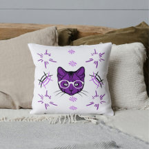 Hauskatze Lila weiß und schwarz, modern gepolstert
