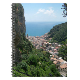 Hausse au-dessus du carnet d'Amalfi