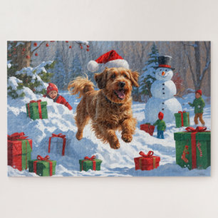 Havanese läuft im Schnee mit Weihnachtsmütze