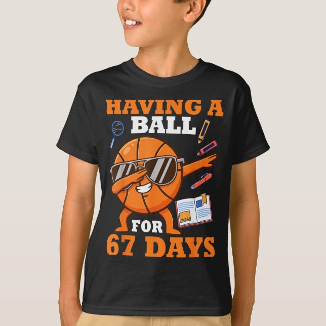 Having A Ball For 67 Days Dabbing Basketball Playe T-Shirt (Vorderseite)