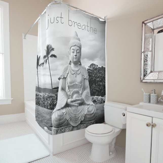 Hawaii Buddha Schwarz-weißes Foto nur atmen Zitat Duschvorhang (Beispiel)