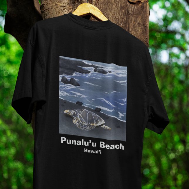 Hawaii Sea Turtle on Black Sand Beach T-Shirt (Von Creator hochgeladen)