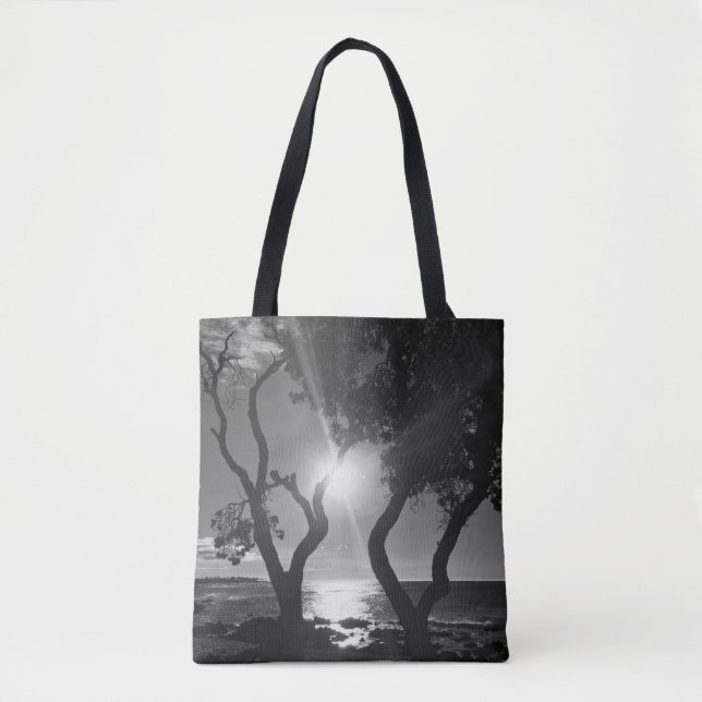 Hawaii Sunlit Trees Shore Black and White Foto Tasche (Vorderseite)