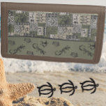 Hawaiian Petroglyph Wallet Trifold Geldbörse<br><div class="desc">Die Schönheit und der Reiz der hawaiianischen Inseln kennt keine Grenzen. Es ist ein Ort und Kultur, geliebt von Millionen von Menschen auf der ganzen Welt. Füllen Sie Ihre Zuhause mit Aloha! In meinem Shop finden Sie verschiedene hawaiianische Designs wie zeitgenössisches Hawaiianisches Quilt, traditionelle Tapa, Aloha-Shirt-Prints und hübsche hawaiianische Blumendrucke....</div>