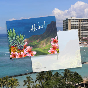 Hawaiianische Aloha-Blumen Ananas und Berge Postkarte