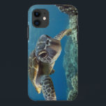 Hawaiische grüne Meeresschildkröte Case-Mate iPhone Hülle<br><div class="desc">Eine hawaiische gree Meeresschildkröte forscht seine Reflexion in meinem Haubenhafen nach. © und ® Bigstock® - alle Rechte vorbehalten.</div>