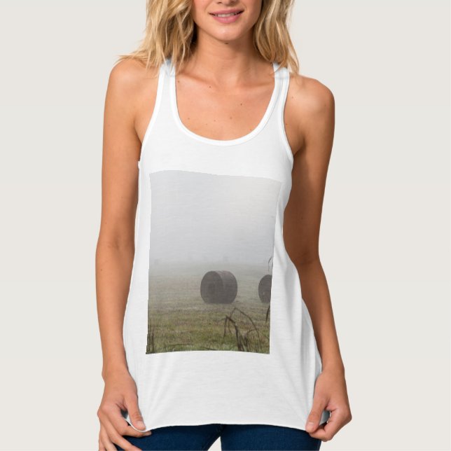 Hay Bales im Nebel Tank Top (Vorderseite)