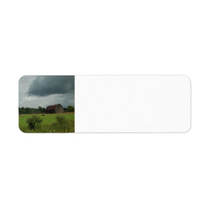 Hay Barn und Field