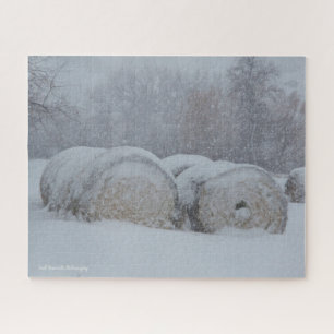 Haybails in einem Snowstorm-Jigsaw-Puzzle
