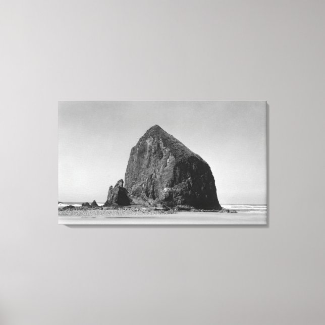 Haystack Rock am Strand von Cannon, Oregon Fotogra Leinwanddruck (Vorderseite)