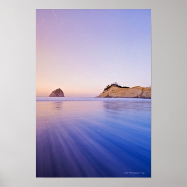 Haystack Rock bei Morgendämmerung verschwommene Li Poster (Vorne)