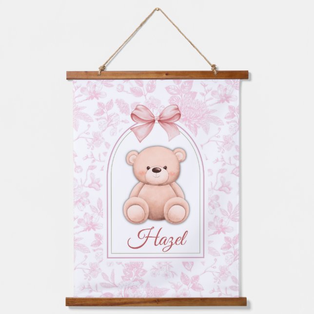 Hazel | Benutzerdefiniertes rosa Teddy-Bär-Kinderz Wandteppich Mit Holzrahmen (Vorderseite)