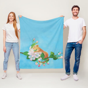 Hazel Dormouse auf blühenden Apfelzweig Fleecedecke