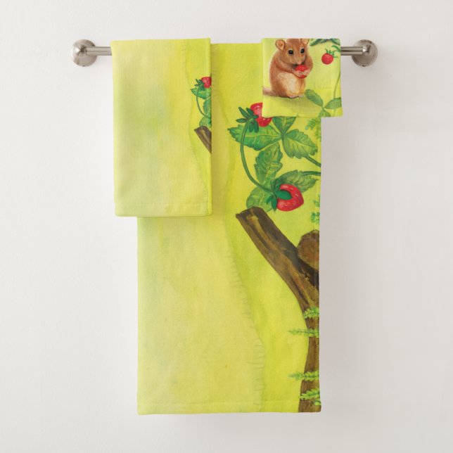 Hazel Dormouse Manger Fraise Sauvage (En situation)