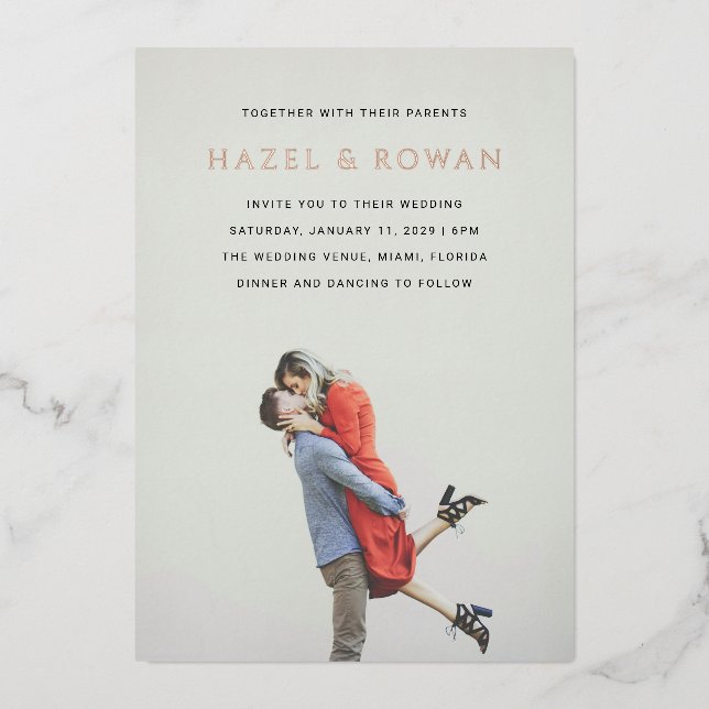 Hazel Foto Moderne Hochzeit Folieneinladung (Vorderseite)