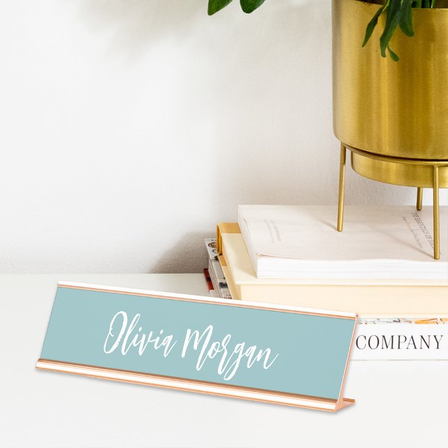 Hazy Aqua Sketched Cursive Script Schreibtischnamensplakette (Von Creator hochgeladen)